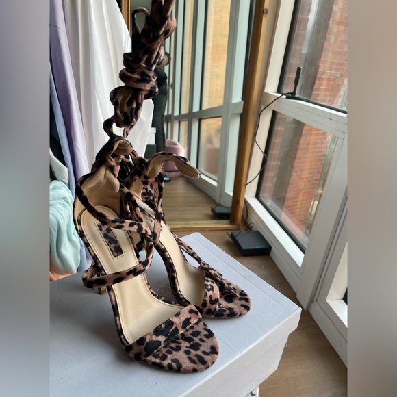 Cheetah print strapy heels - Picture 3 of 8